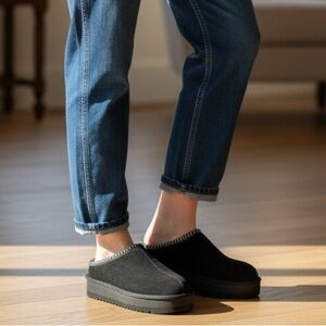 PAWZ Black Women's Mules